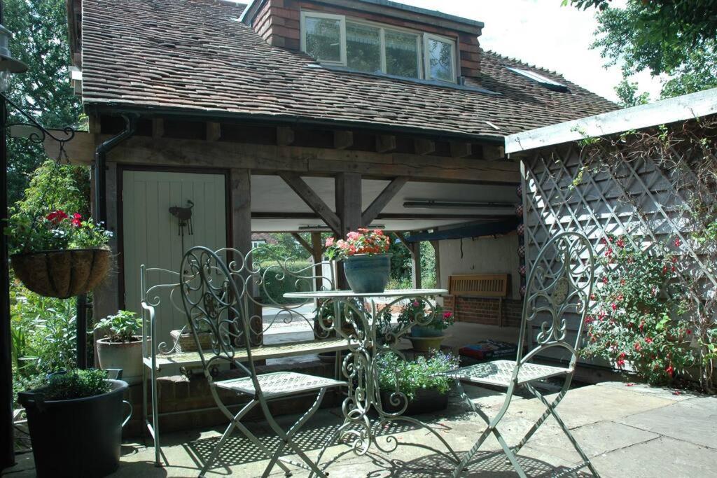 Cowslip Barn Annexe, Countryside Stay Near Chichester Exterior photo